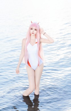 dy@绛南学姐ovo  drling 海的那边是什么 cos 二次元 cosplay 02泳装 darlinginthefranxx