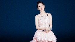 李知恩 微笑 粉色礼服美女电脑壁纸