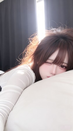 @欲酱 温柔系穿搭 光影美学 分享照片 圆脸美女