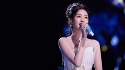 白鹿 白色裙子 唱歌 高清美女壁纸影视大全免费