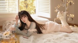 圣诞节 长发 清纯 美女 毛衣袜子 温暖 桌面 壁纸