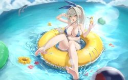 球_赤脚_比基尼_脸红_云_喝酒_花_灰发_金碧ishi_长发_肚脐_原创_马尾辫_天空_游泳圈_泳衣