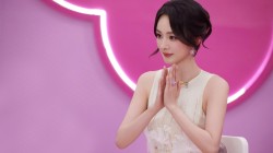 杨幂 双手击掌 美女桌面壁纸