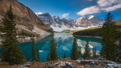 山顶上的湖 山水倒影风景2k高清壁纸