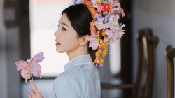 白鹿 古风美女回头 侧脸美女桌面壁纸