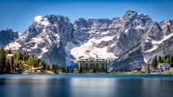 意大利 阿尔卑斯山 米苏芮娜湖高清风景壁纸