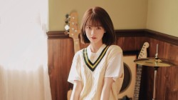 音乐室 架子鼓 吉他 清纯可爱短发美女壁纸