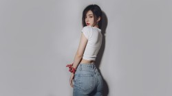 牛仔裤美女壁纸