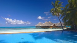 马尔代夫蓝色美人蕉岛风景桌面壁纸