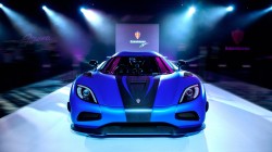 柯尼塞格Agera蓝色跑车桌面壁纸