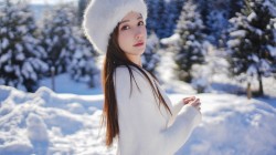 冬天雪景美女刘奕宁电脑壁纸