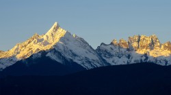 日照金山壁纸高清图片