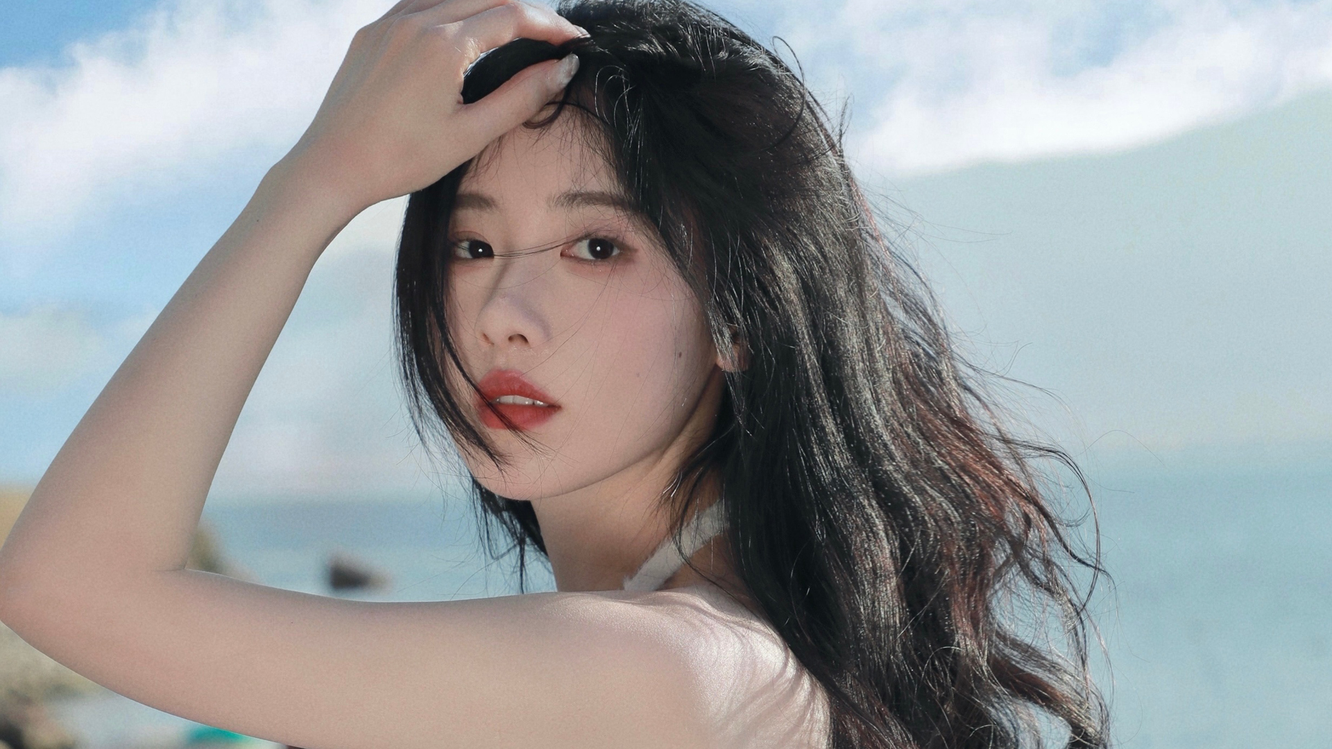 好看的回头美女壁纸,第1张