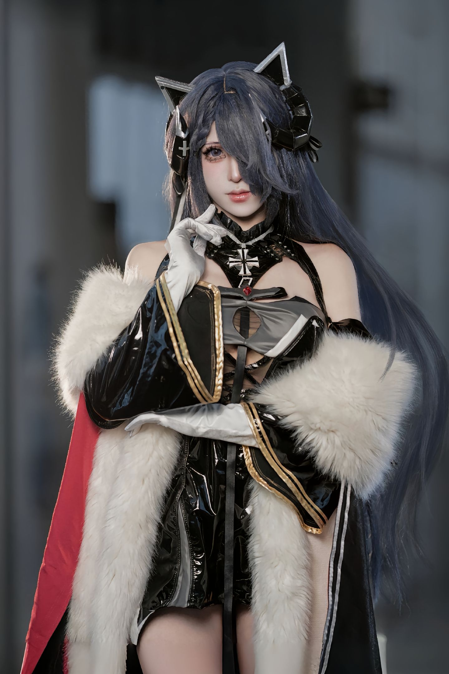 dy@螺序粉,动漫 cosplay、猫耳元素、黑色漆皮服装、红白色披风、长筒丝袜,第1张