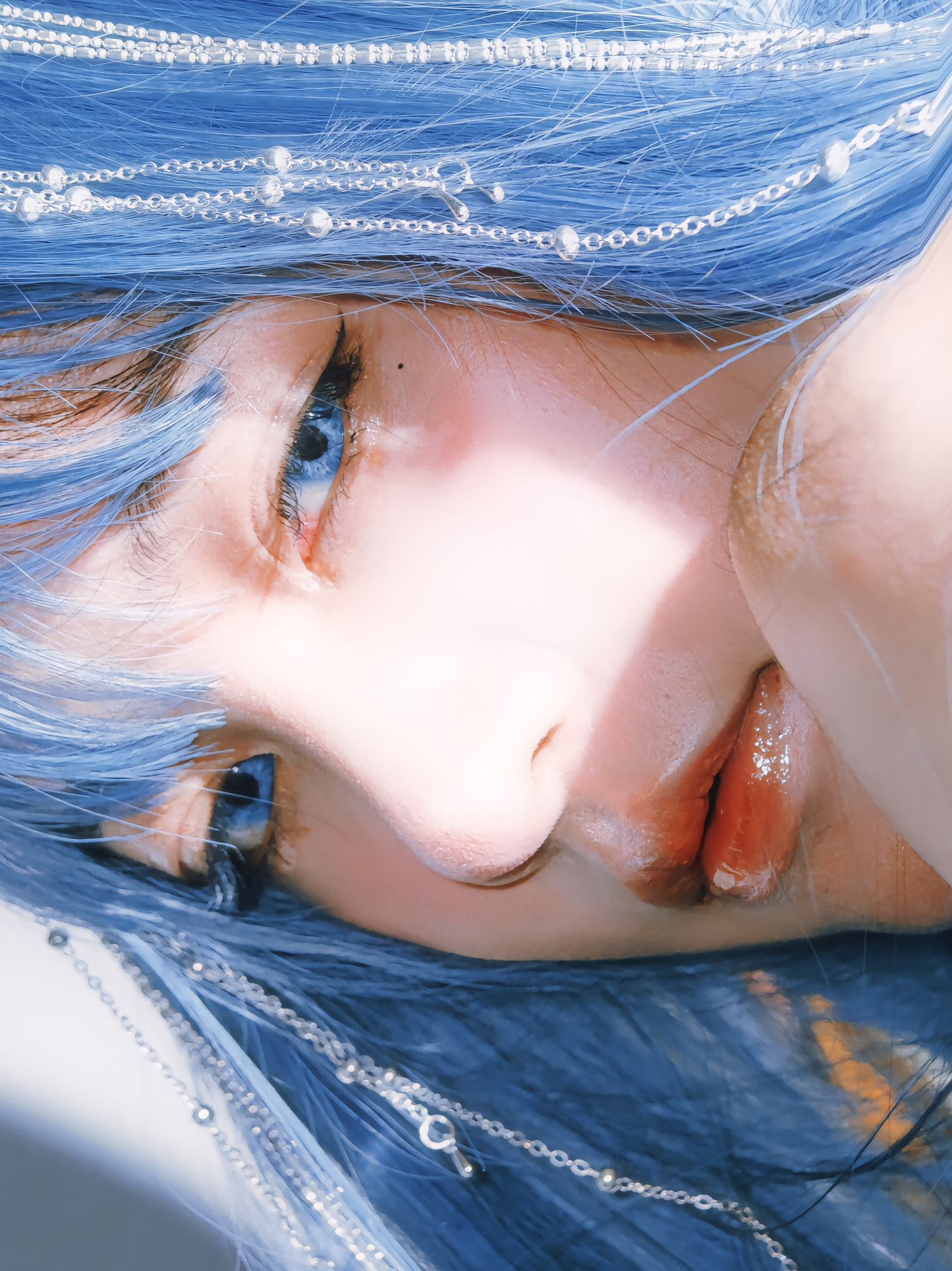 dy@奶盖哦 蓝色大海的传说。#分享照片#怼脸拍#蓝发#歌曲超负荷记,第1张