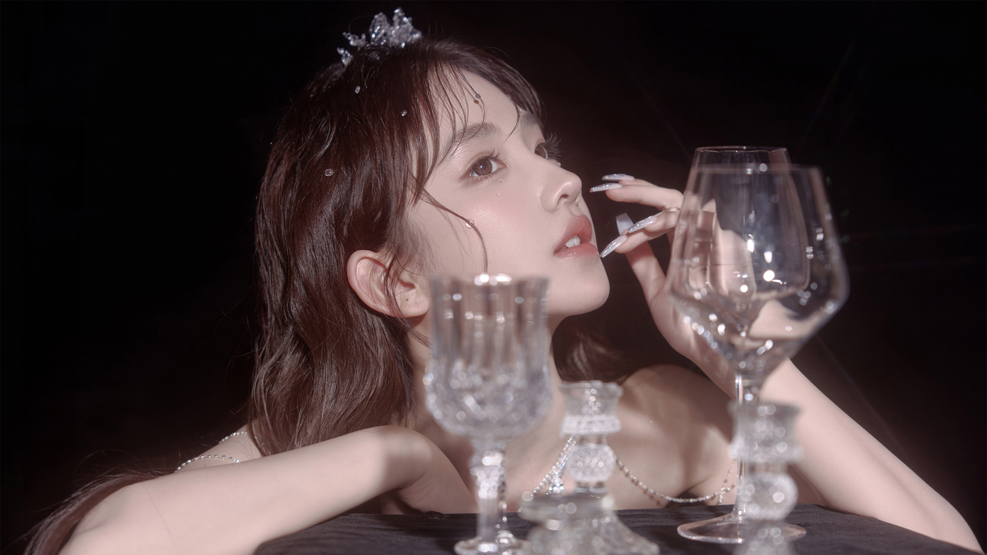 黄玉瑶美女玻璃杯壁纸,第1张