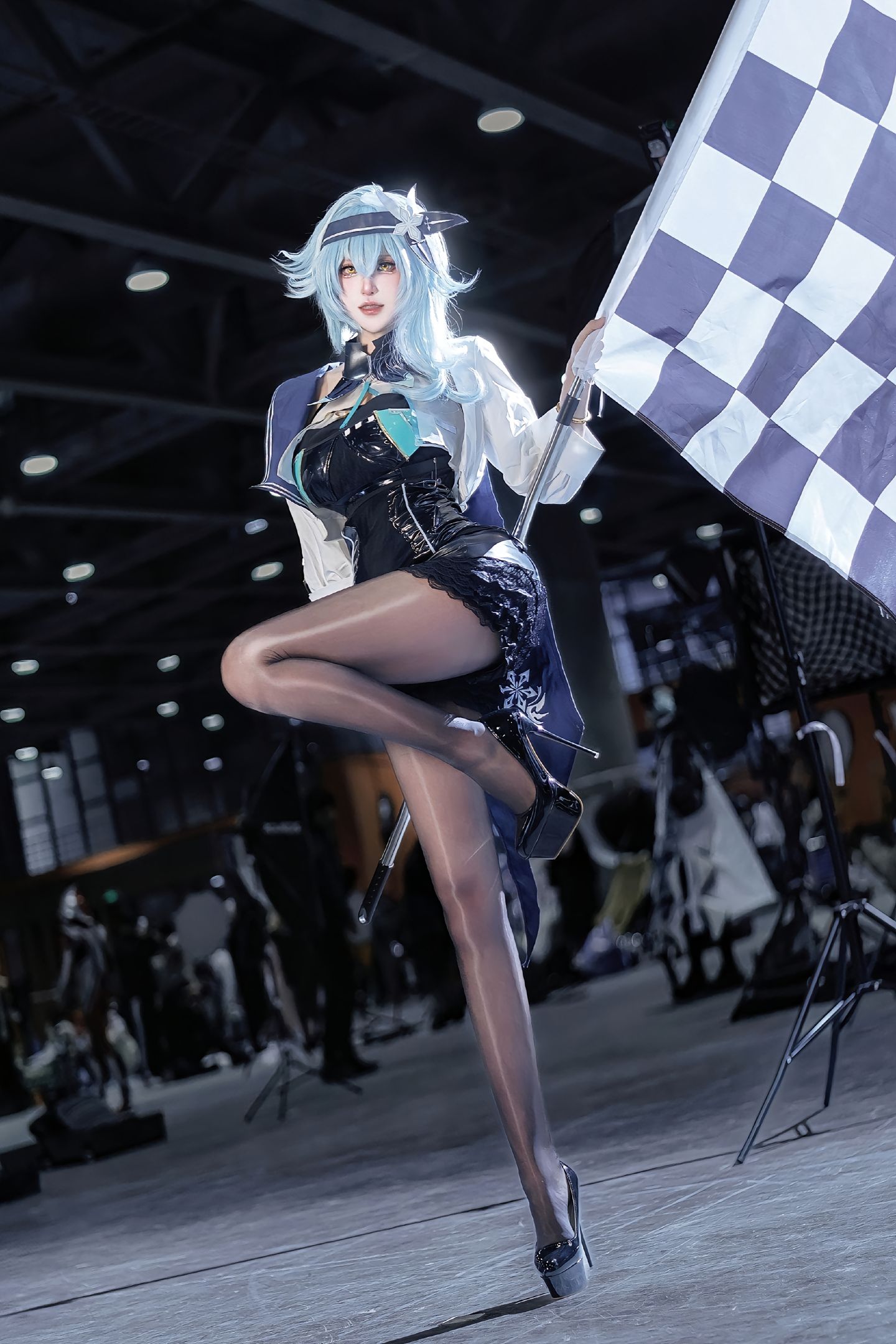 dy@月喑yīn 或许是我错了 但那又怎样 cos 你要怎么抵抗我 原神cos 优菈 大长腿,第2张