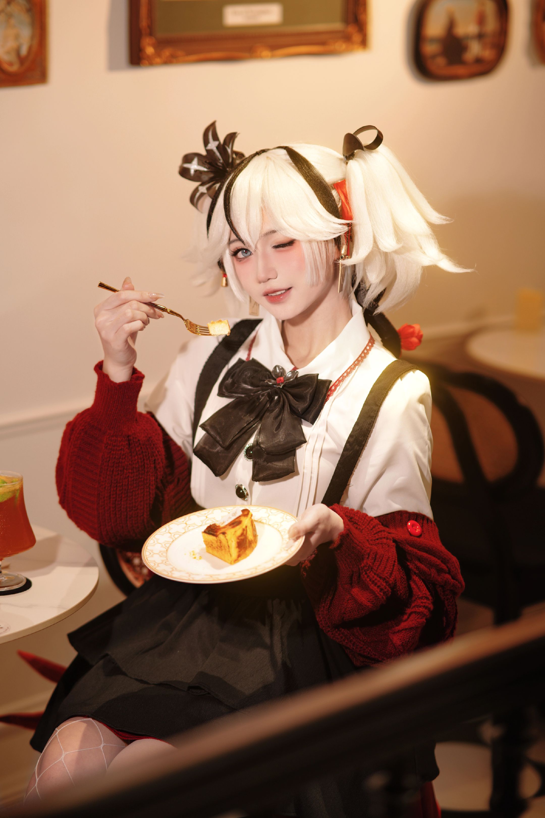 dy@柒染爱喝奶茶 邪恶草莓🍓小蛋糕 椿の冬日邀约 cos 鸣潮 椿 冬日邀约,第1张