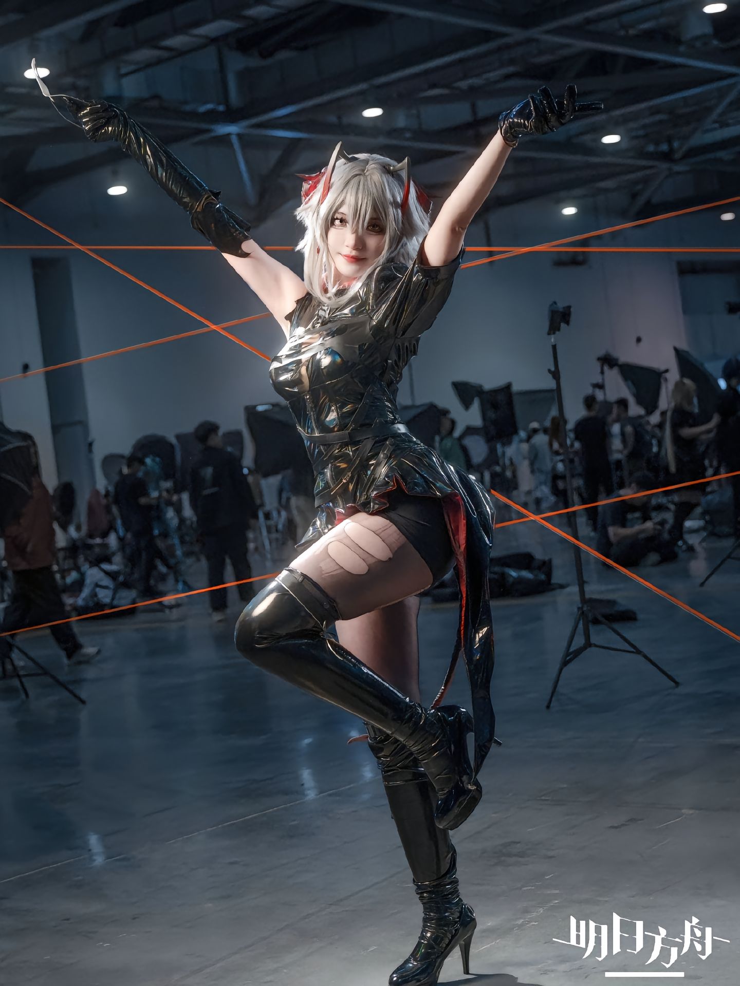 dy@不蛾子 明日方舟 摄影:风翔 后期,出镜:原po 我数到三你们还有投降的机会~三考斯普雷 明日方舟 cosplay 二次元 场照,第2张 dy@不蛾子 明日方舟 摄影:风翔 后期,出镜:原po 我数到三你们还有投降的机会~三考斯普雷 明日方舟 cosplay 二次元 场照,第2张