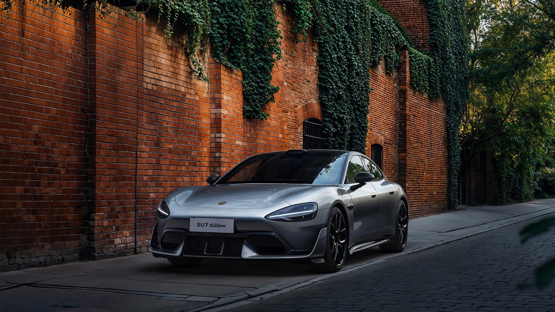 小米SU7 Ultra太空银桌面壁纸,第1张