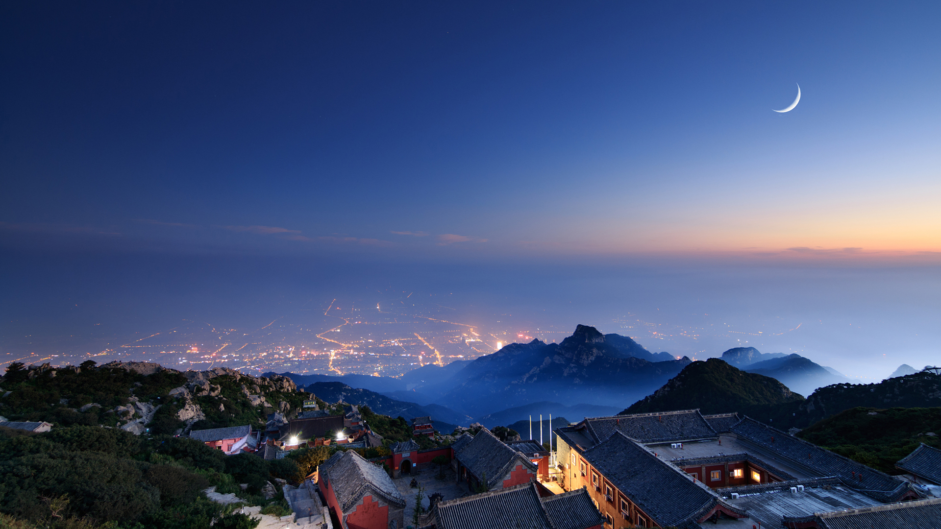漂亮的夜景 月亮 天空 山上的房子 山下的城市 好看风景壁纸,第1张