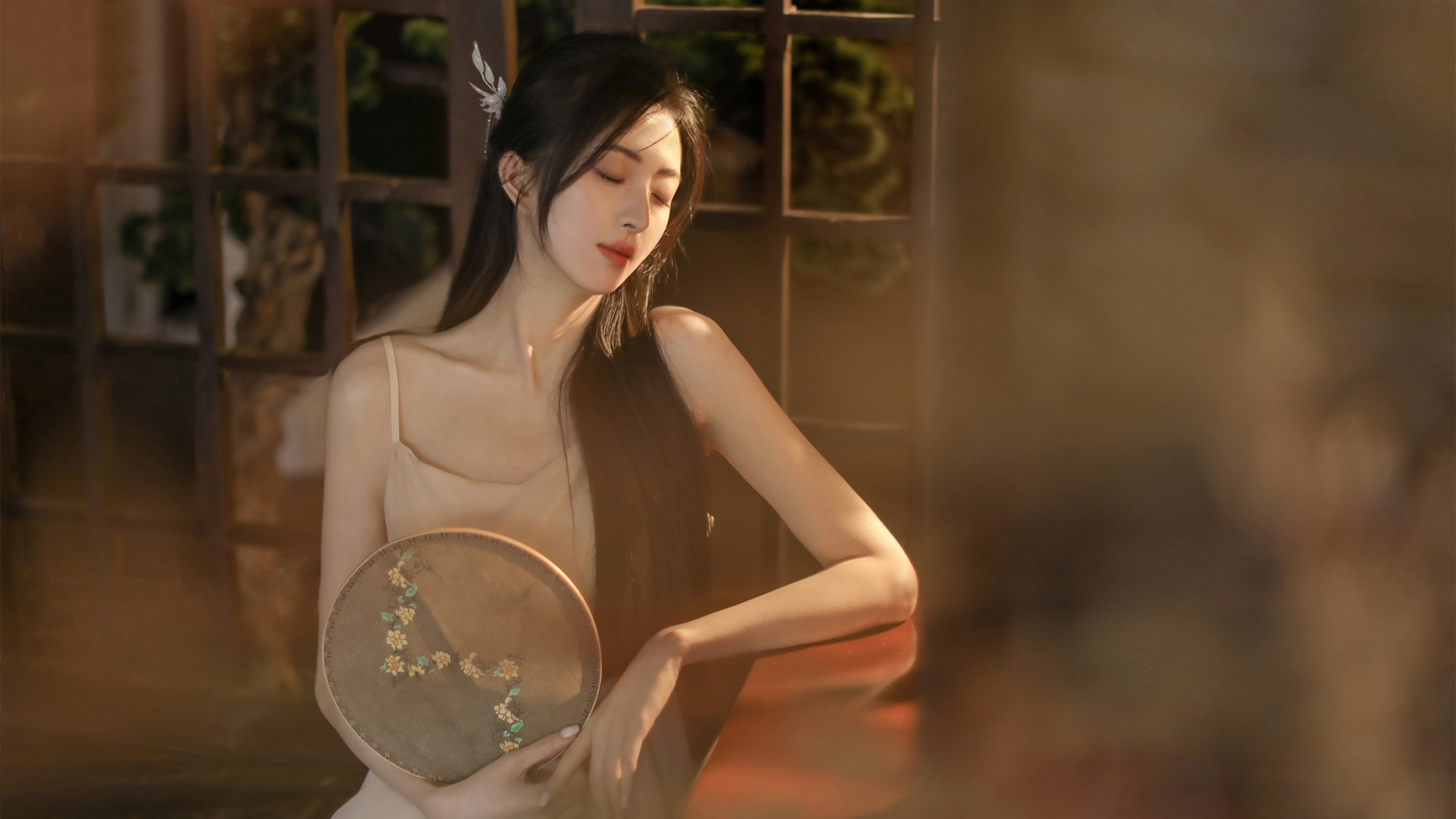 古装 书香 唯美 闭眼 长发美女 电脑 壁纸 高清,第1张