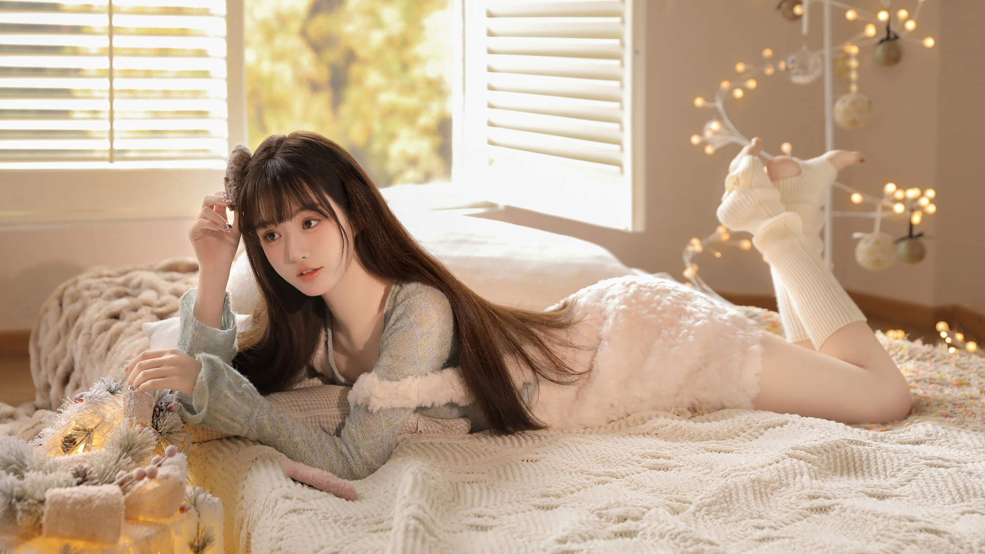 圣诞节 长发 清纯 美女 毛衣袜子 温暖 桌面 壁纸,第1张