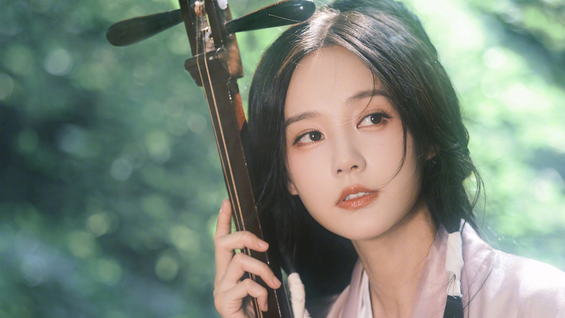 李一桐 乐器 古风美女壁纸,第1张