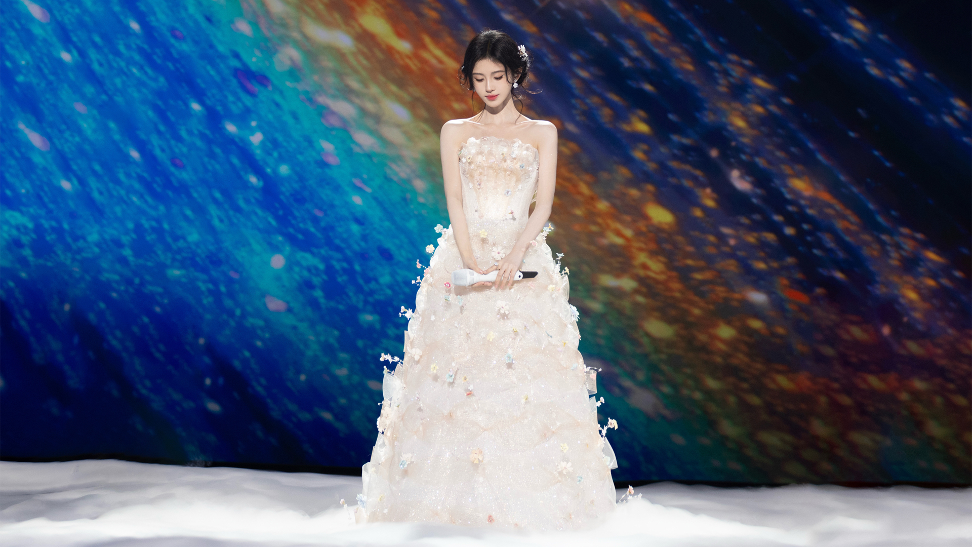 鞠婧祎长裙礼服梦幻唯美桌面壁纸,第1张