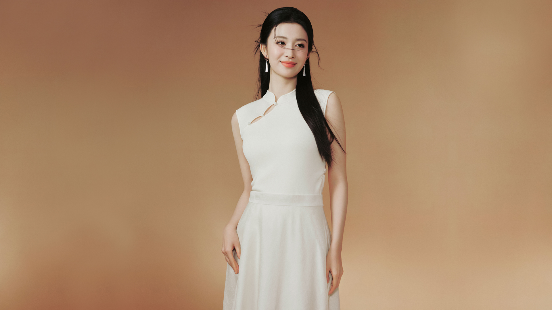 王楚然长发白色长裙子唯美美女桌面壁纸,第1张