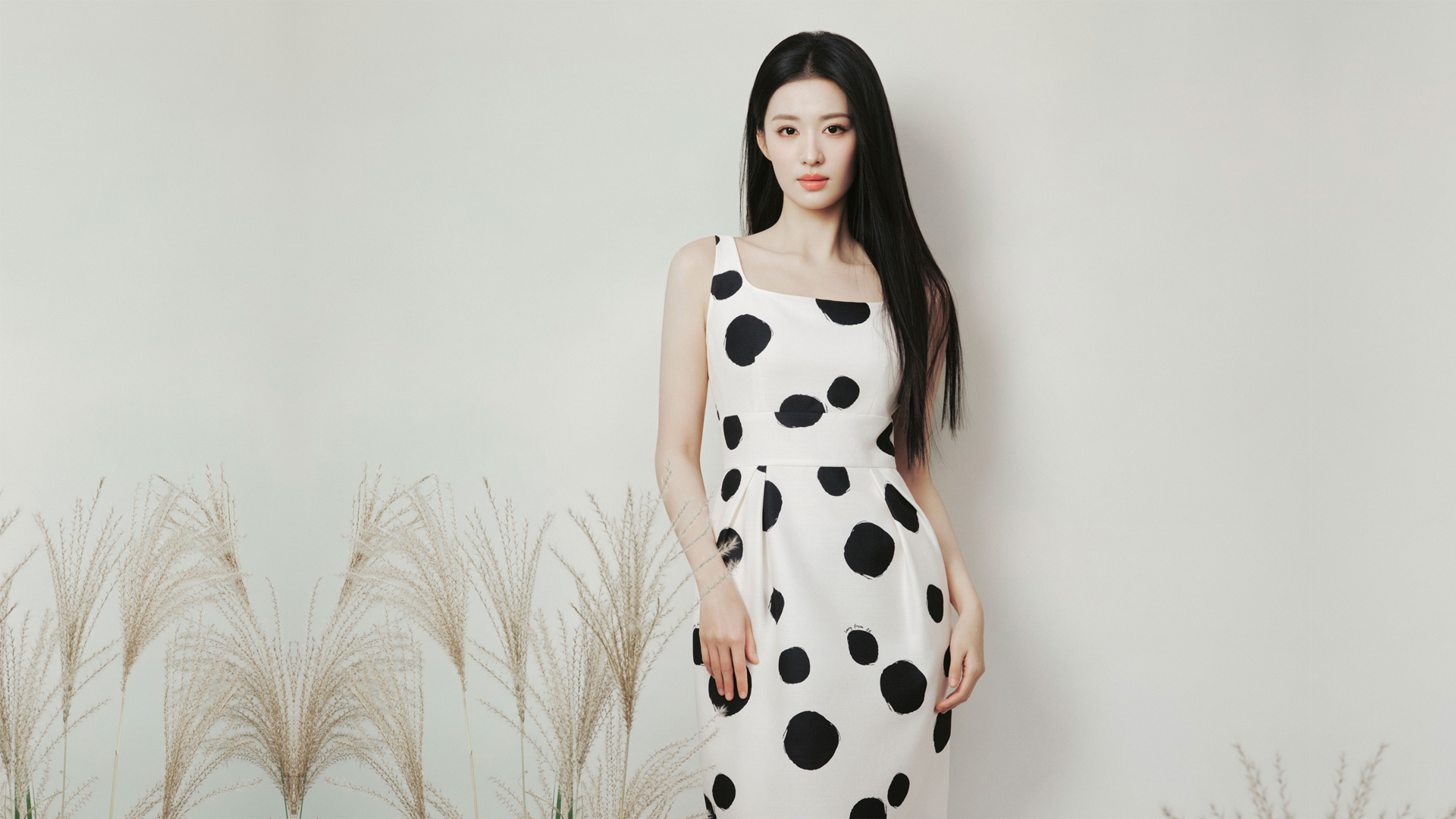 黑白波点裙美女王楚然桌面壁纸,第1张