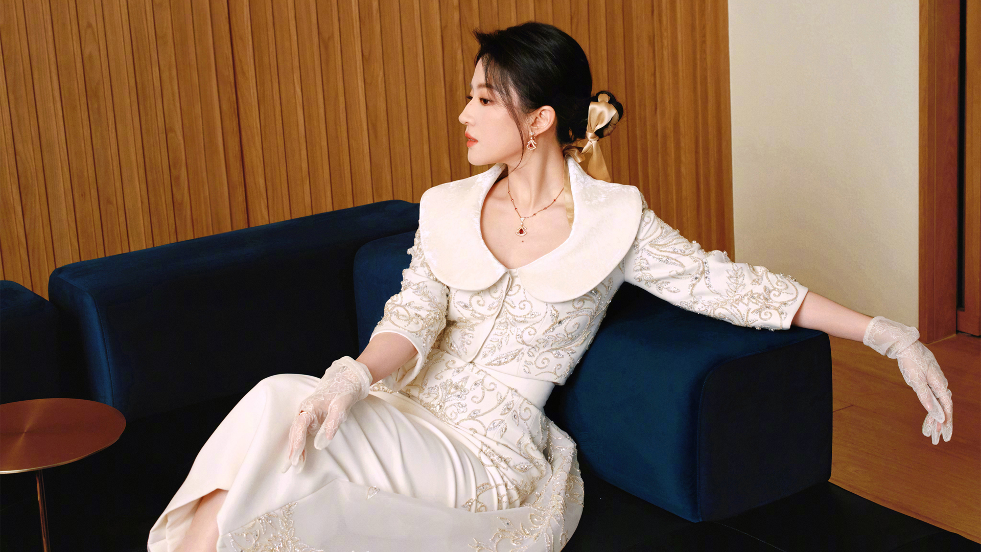 白色长裙优雅美女 刘亦菲侧脸 电脑壁纸,第1张