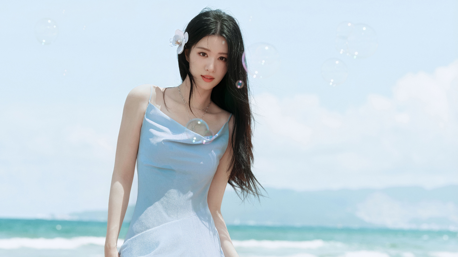 王楚然 海边长发美女蓝色裙子 桌面壁纸,第1张