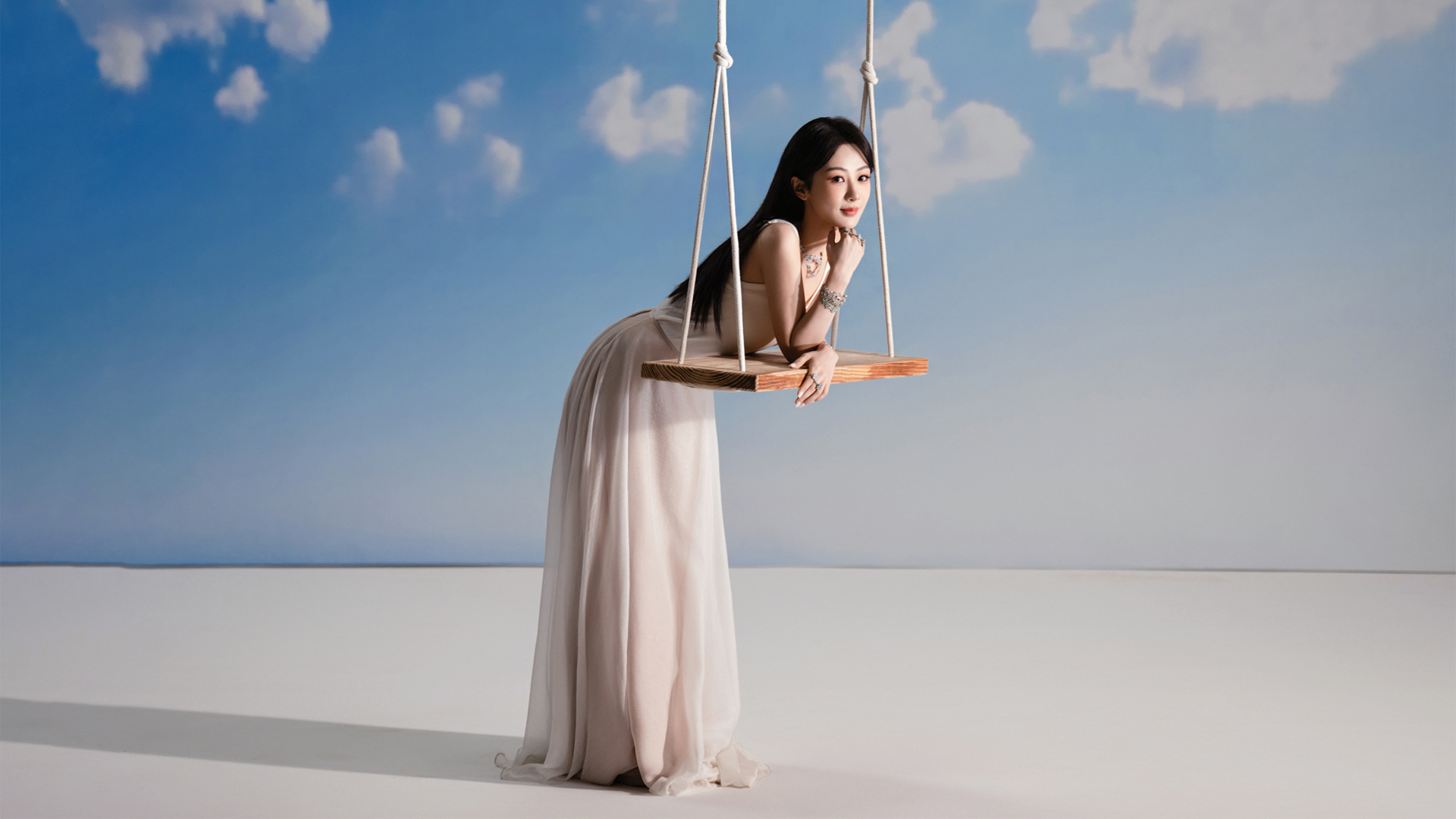 杨紫 淡雅梦境 秋千 美女电脑桌面壁纸高清全屏,第1张