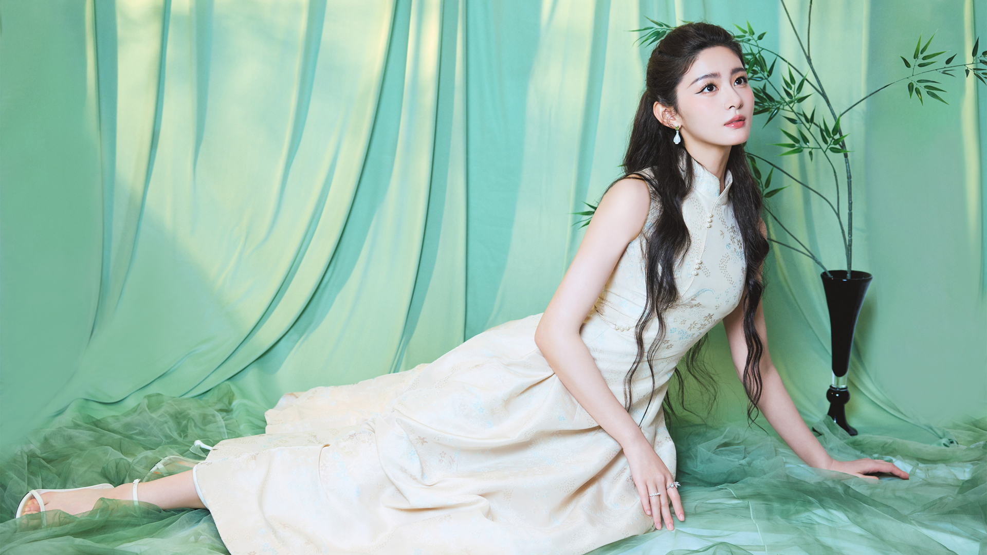 清新 白长裙美女 赵晴桌面壁纸,第1张