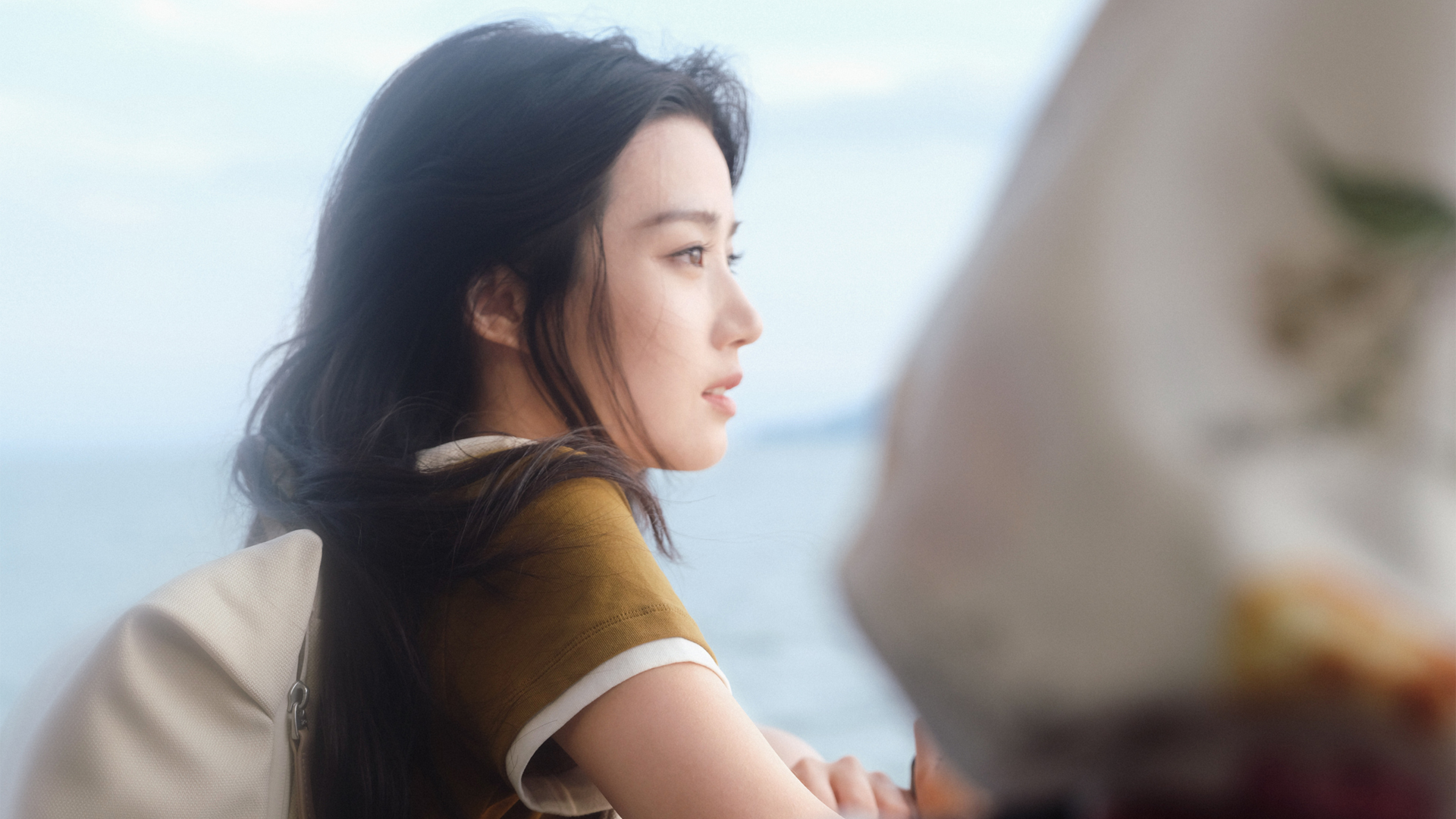 侧脸美女卢昱晓电脑桌面壁纸,第1张