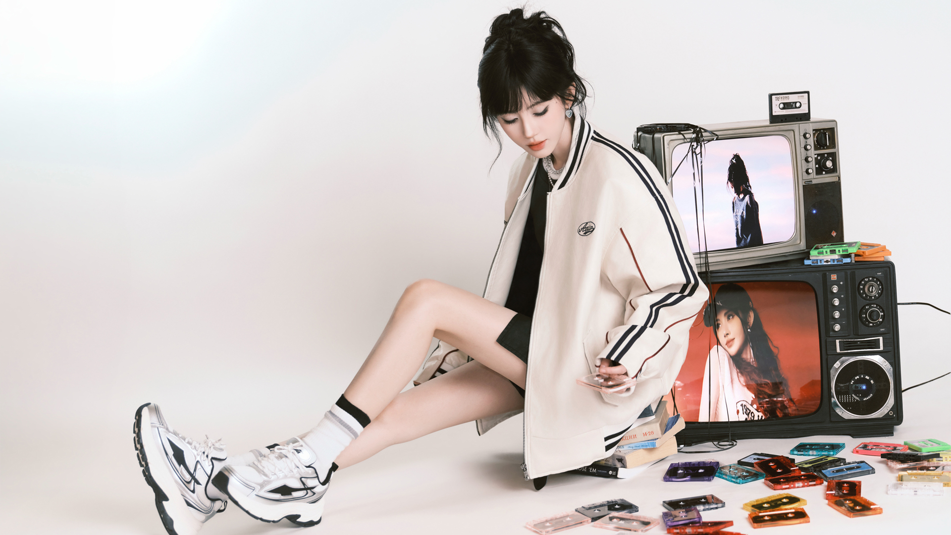 鞠婧祎 复古风 电视机 美女壁纸,第1张
