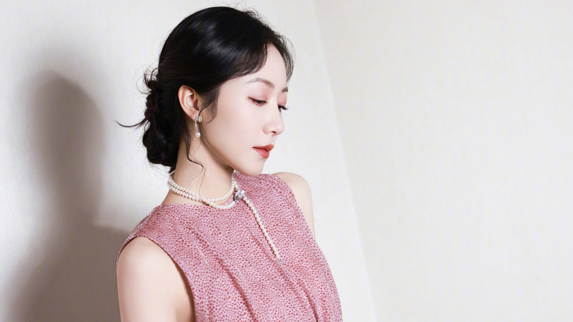 韩雪 侧脸美女桌面壁纸,第1张