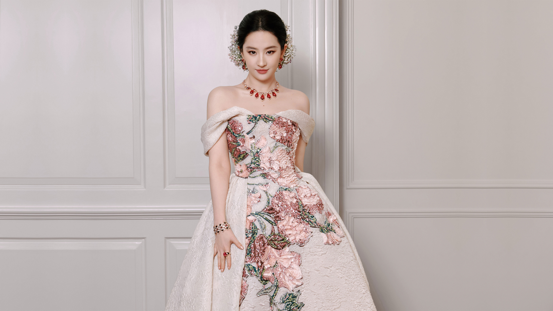 鲜花礼服刘亦菲高清美女电脑壁纸 古风美女、可爱美女、御姐美女,第1张