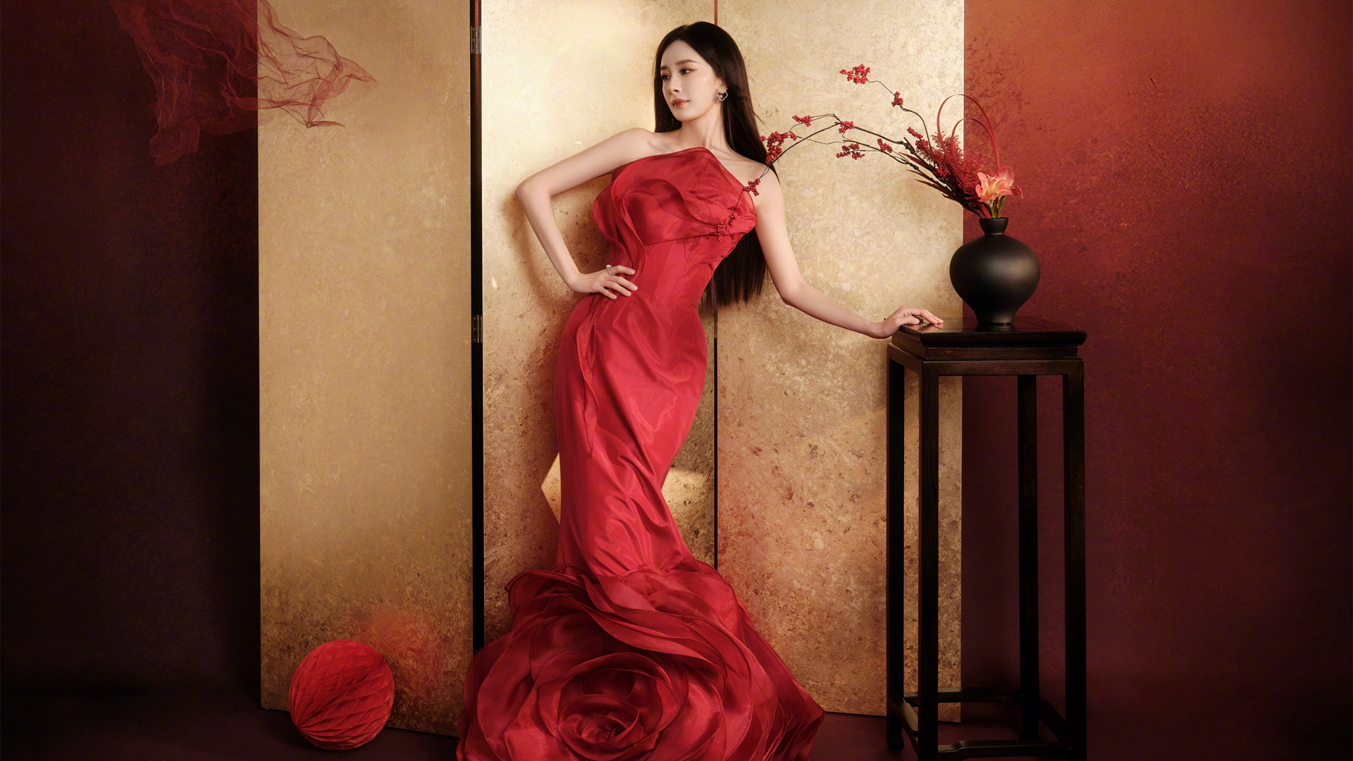 杨幂 新年 红色裙子礼服 高清美女电脑桌面壁纸全屏,第1张