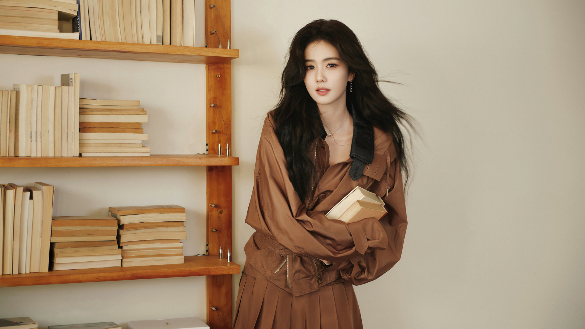 白鹿 棕色套装 高清美女电脑壁纸,第1张