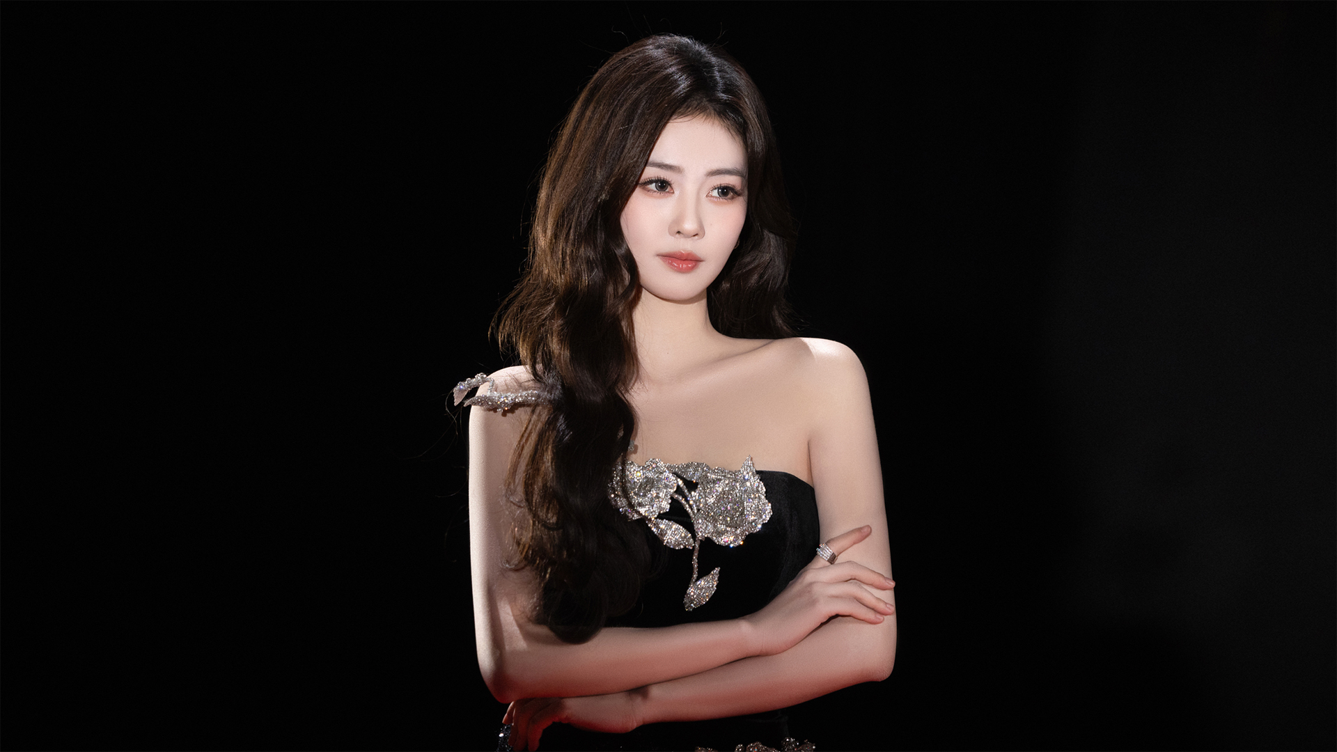 白鹿 黑色裙子 高清美女电脑桌面壁纸全屏,第1张