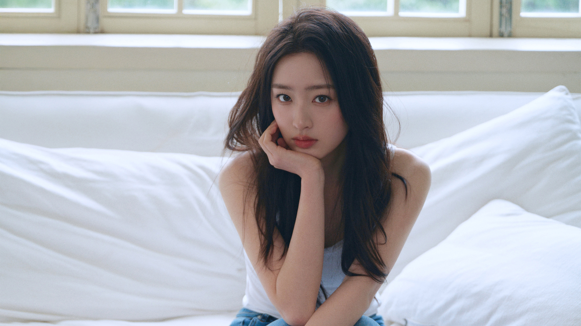 居家好看长发美女邓恩熙桌面壁纸,第1张