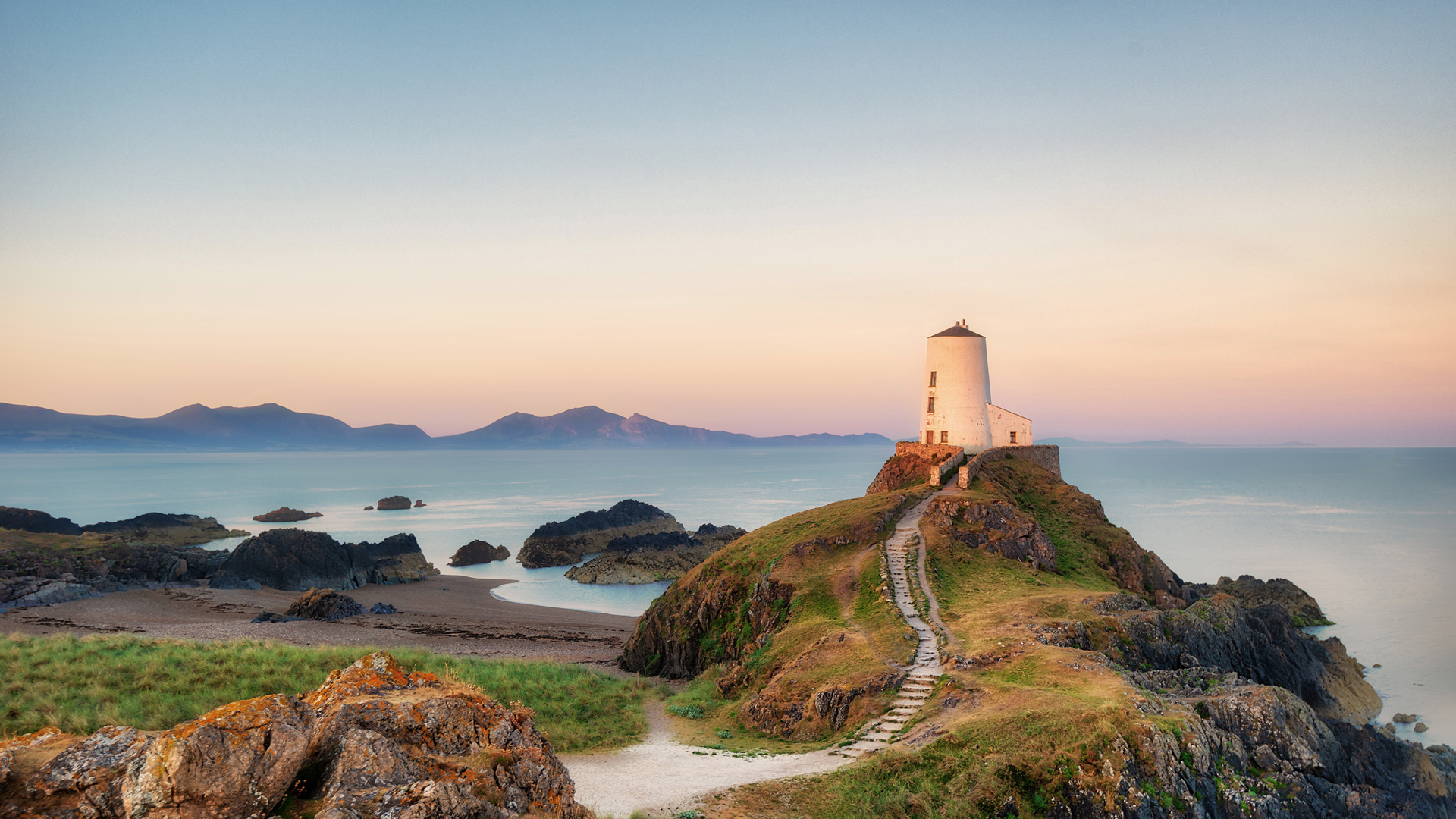 迪恩温岛上的大塔灯塔风景桌面壁纸,第1张